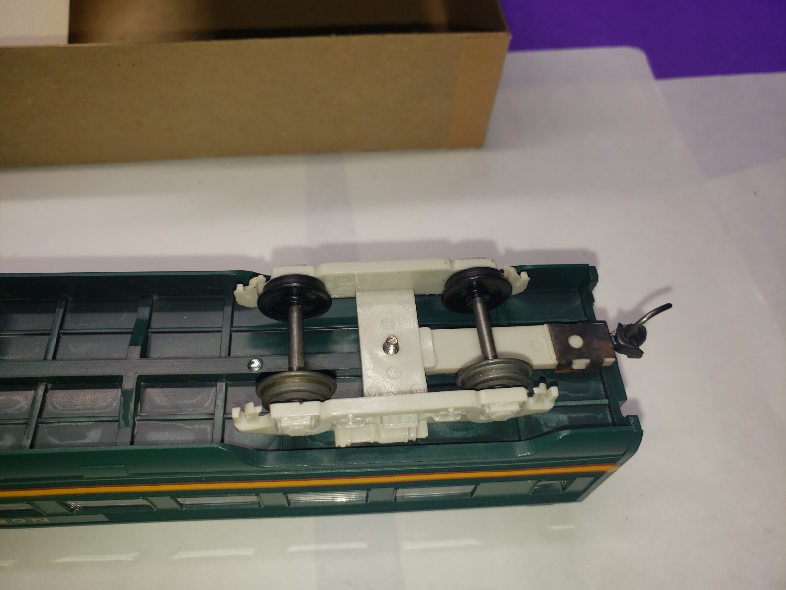 N P RAILWAY EXPRESS COACH CAR 3150 Athearn HO Scale Northern Pacific With Box