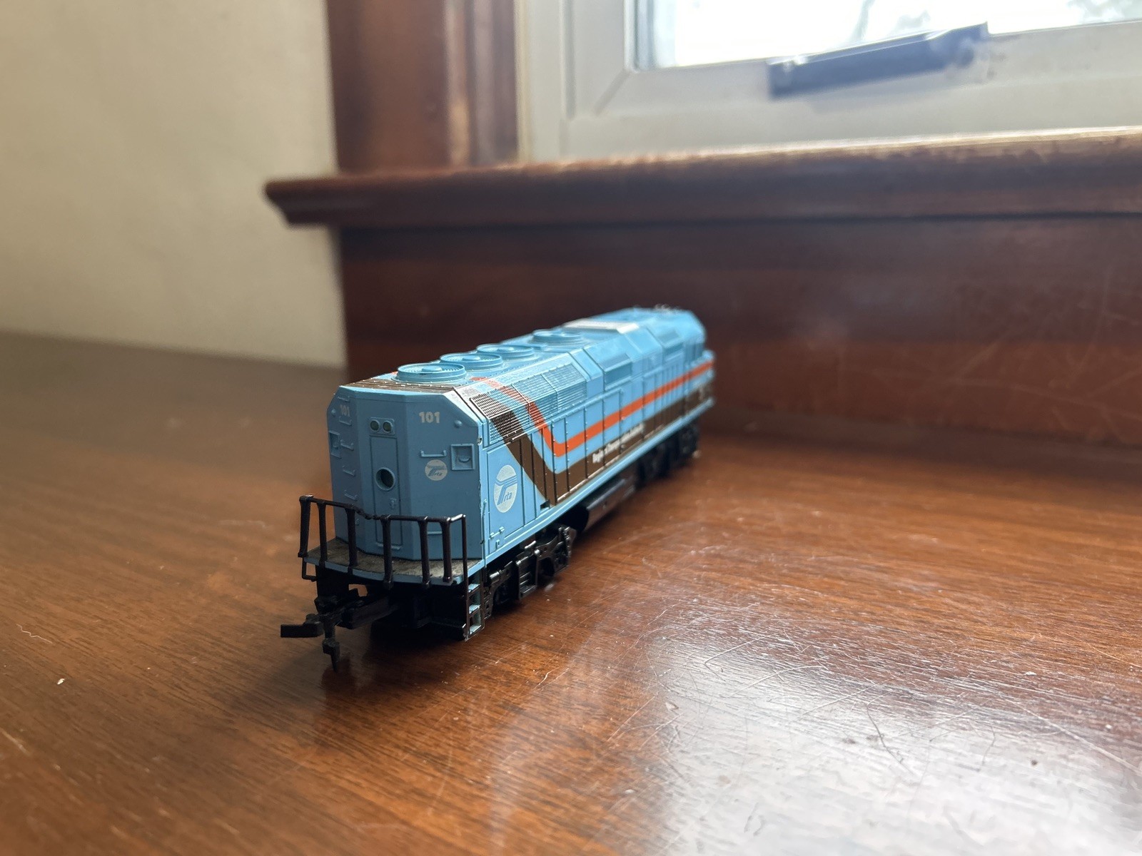 KATO – Chicago RTA EMD F40PH Locomotive #101- Assembled