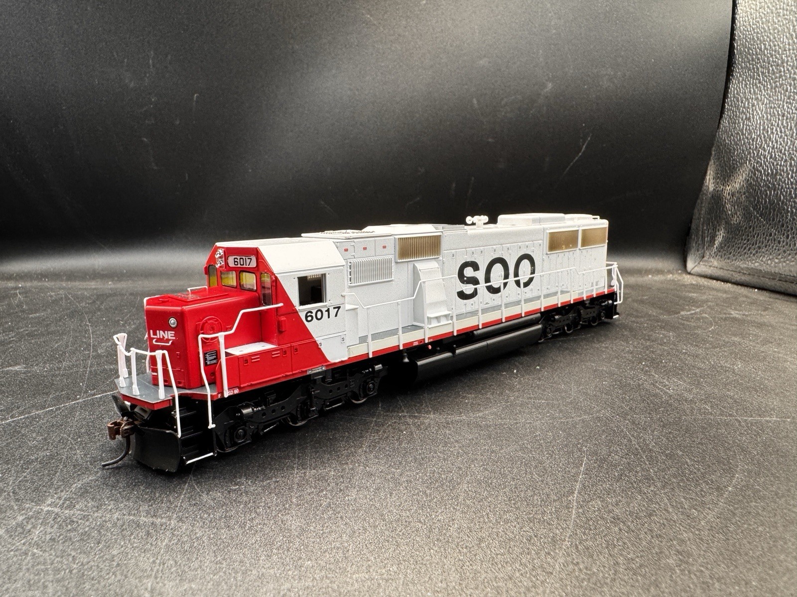 Athearn RTR 6017 Soo Line SD60 Red/White Ho Scale DC/DCC Ready 79862