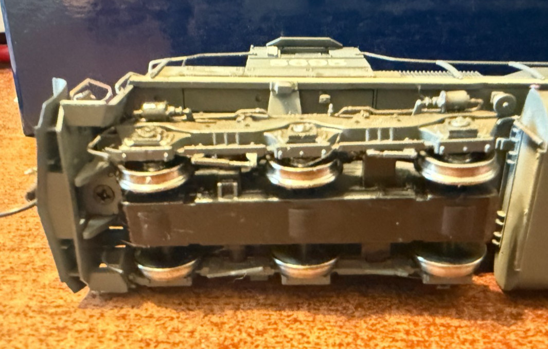 HO Athearn Genesis Southern Pacific SD40M-2 with DCC & Sound – Weathered