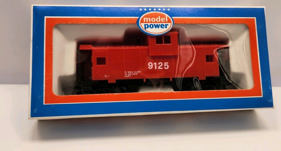 MODEL POWER HO 9125 OFFSET CUPOLA CABOOSE RED SAFETY RAIL CAR NOS C41