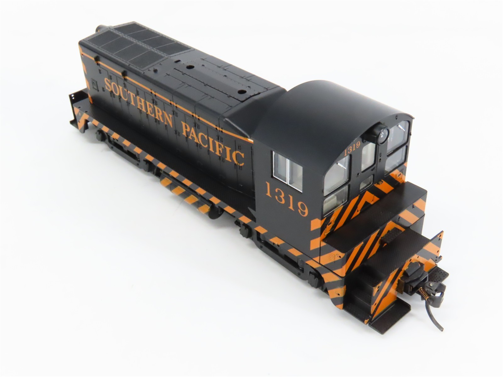 HO Scale KATO 37-1011 SP Southern Pacific EMD NW2 Ph. 1 Diesel Switcher #1319