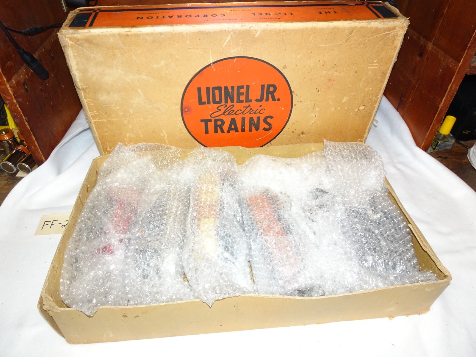 Vintage Lionel JR 1055 Prewar Freight Train Set w’Transformer and RED Loco