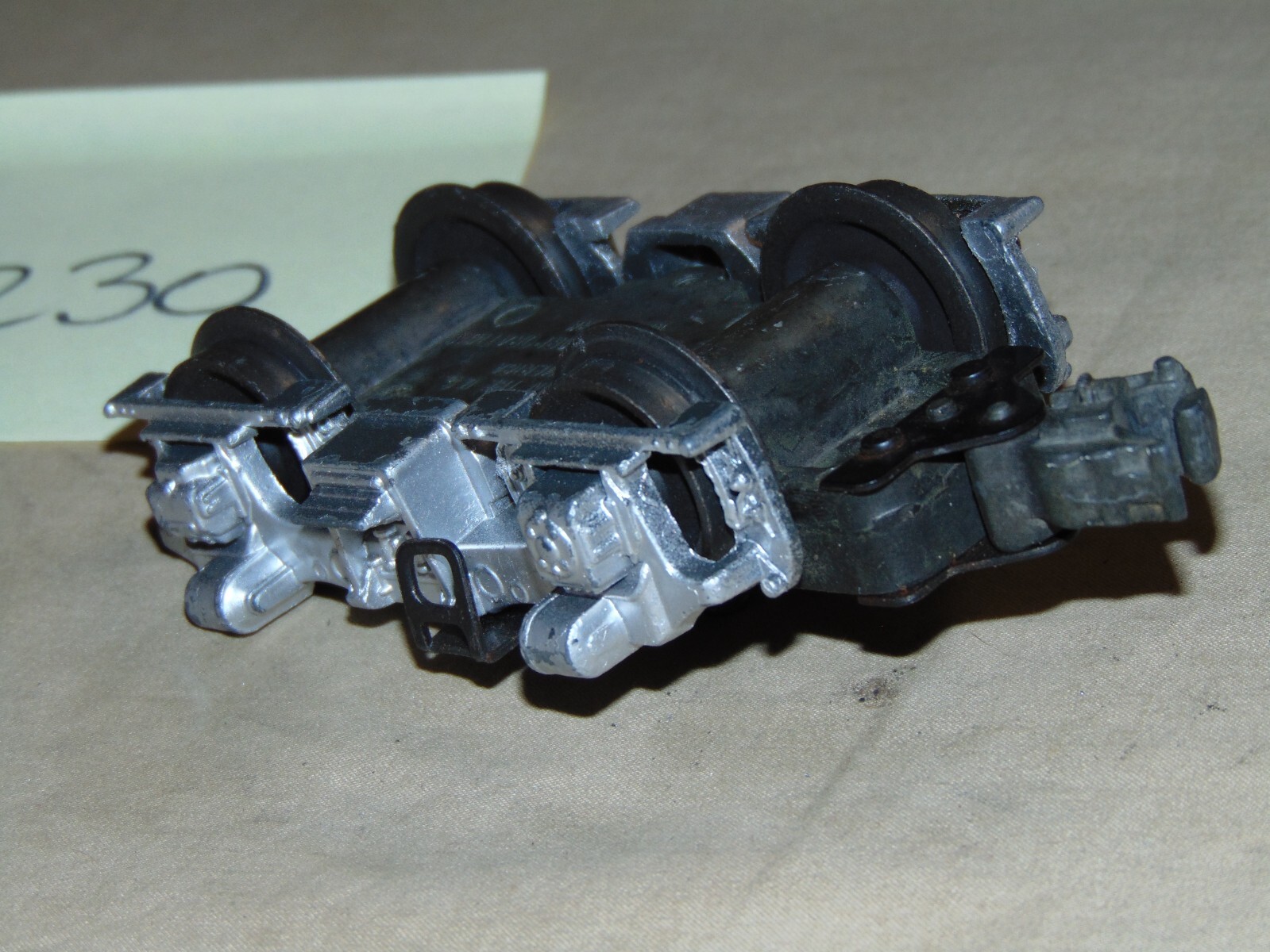 LIONEL 2343 – 2353 SANTA FE F-3 PLAIN REAR PLAIN COUPLER TRUCK #230
