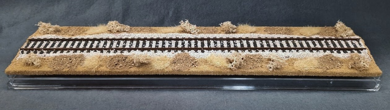 HO SCALE 16″ SINGLE TRACK DISPLAY CASE- “DESERT SCENE”- FOR ANY HO TRAINS