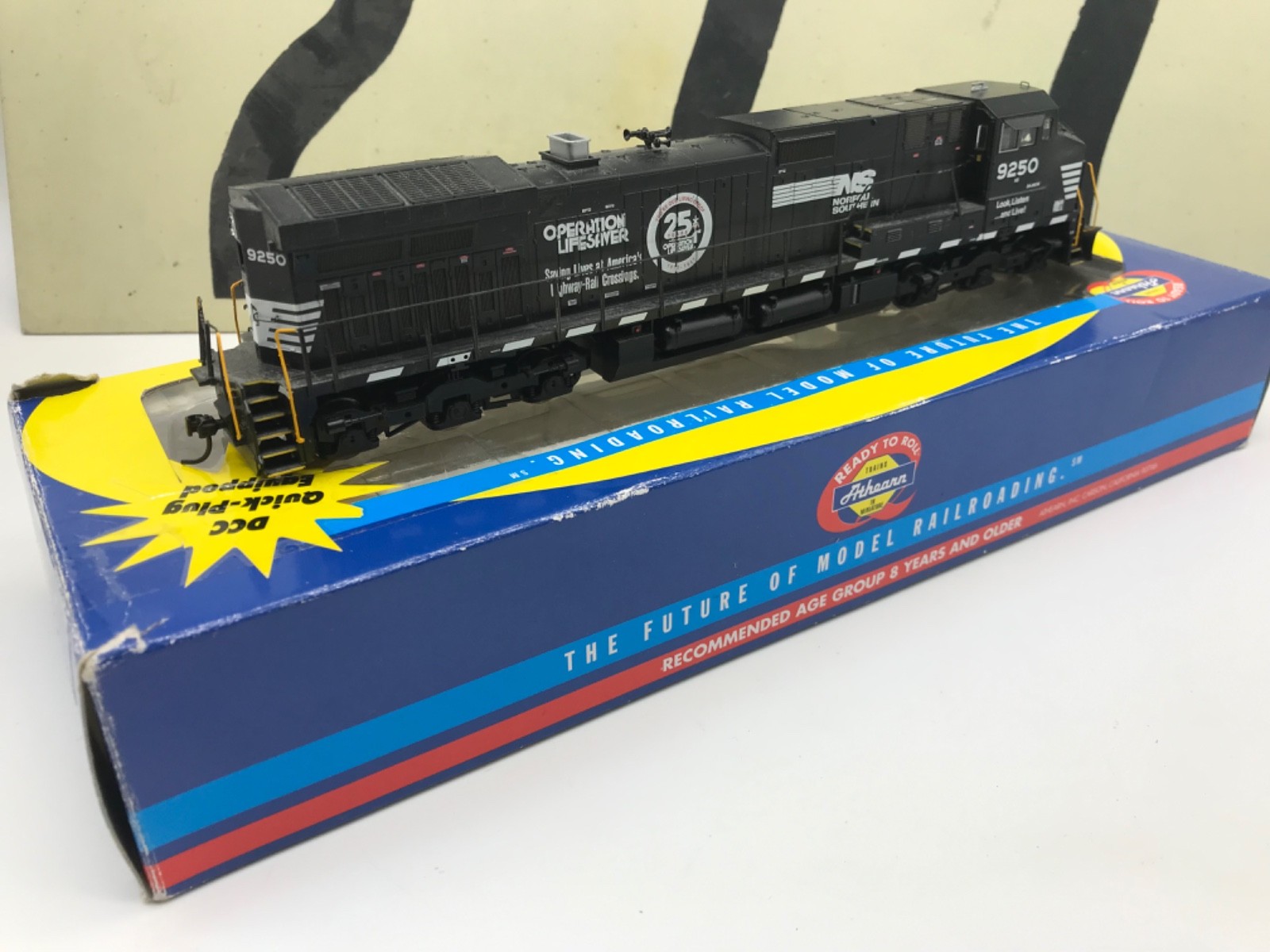 Athearn Ho Scale Norfolk Southern C44-9w Powered Diesel Locomotive O/L #9250 RTR