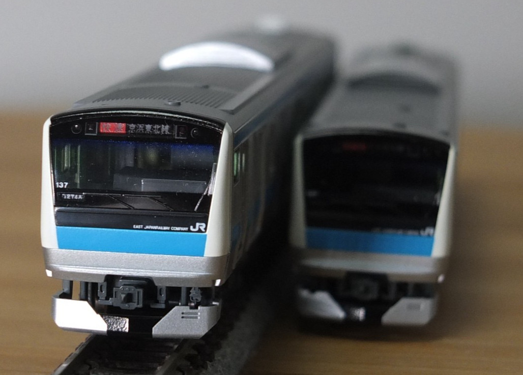 Kato 10-1159 N scale JR E233 EMU 3 car set in Keihin–Tōhoku livery