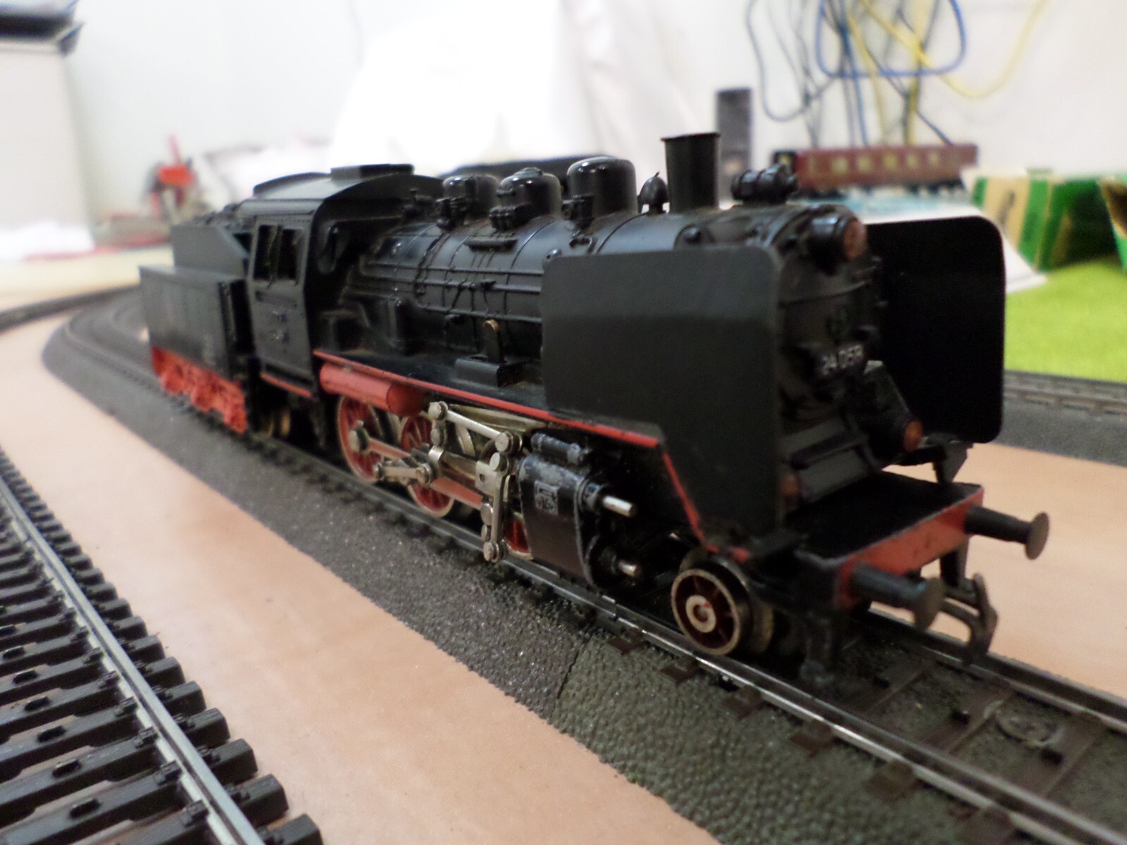 Marklin 3003 Steam Locomotive with Tender BR24 DB (Analogue) (K)