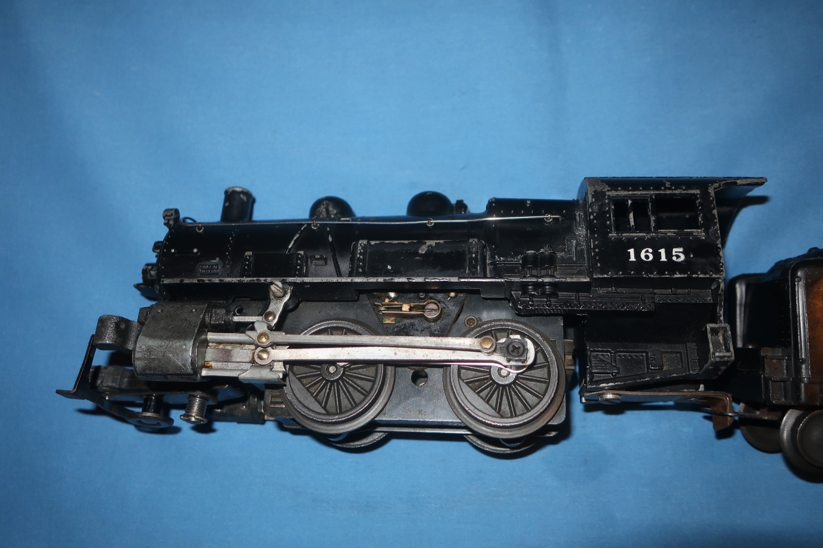 Lionel #1615 Steam Locomotive Switcher with Slope Back Tender. Runs well