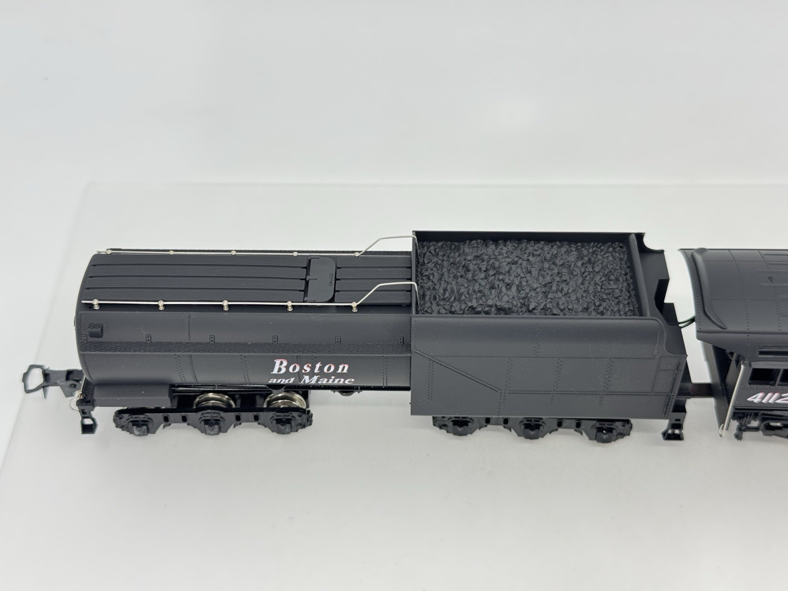HO Mehano M646 Boston & Maine 4-8-2 Mountain Steam Locomotive B&M #4112