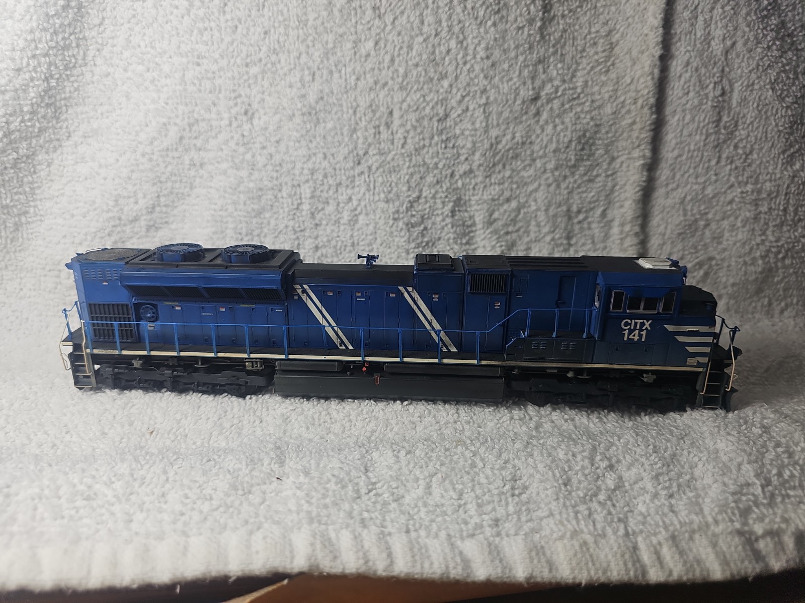 ATHEARN G68665 SD70M-2 CITX ROAD NUMBER 141 TSUNAMI SOUND WEATHERED