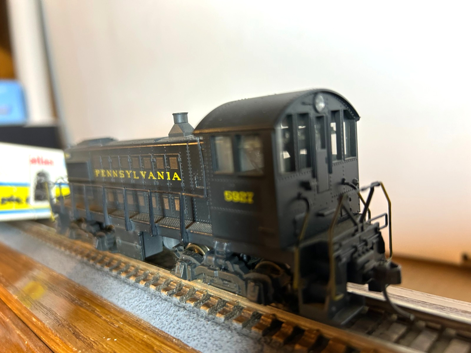 ATLAS #8073 PRR Alco S-2 Diesel Switcher #5927 Custom Ptd. w/DCC H.O. 1:87