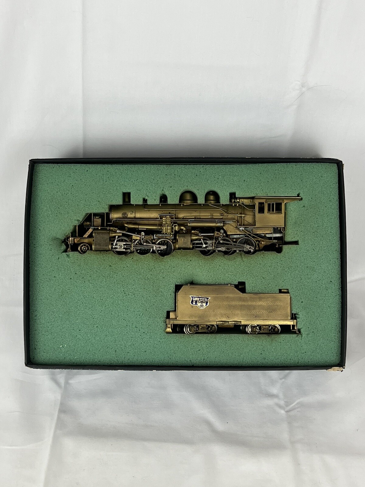 United #250 HO Sierra RR Number 38 2-6-6-2 Steam Locomotive w/ Tender – Boxed