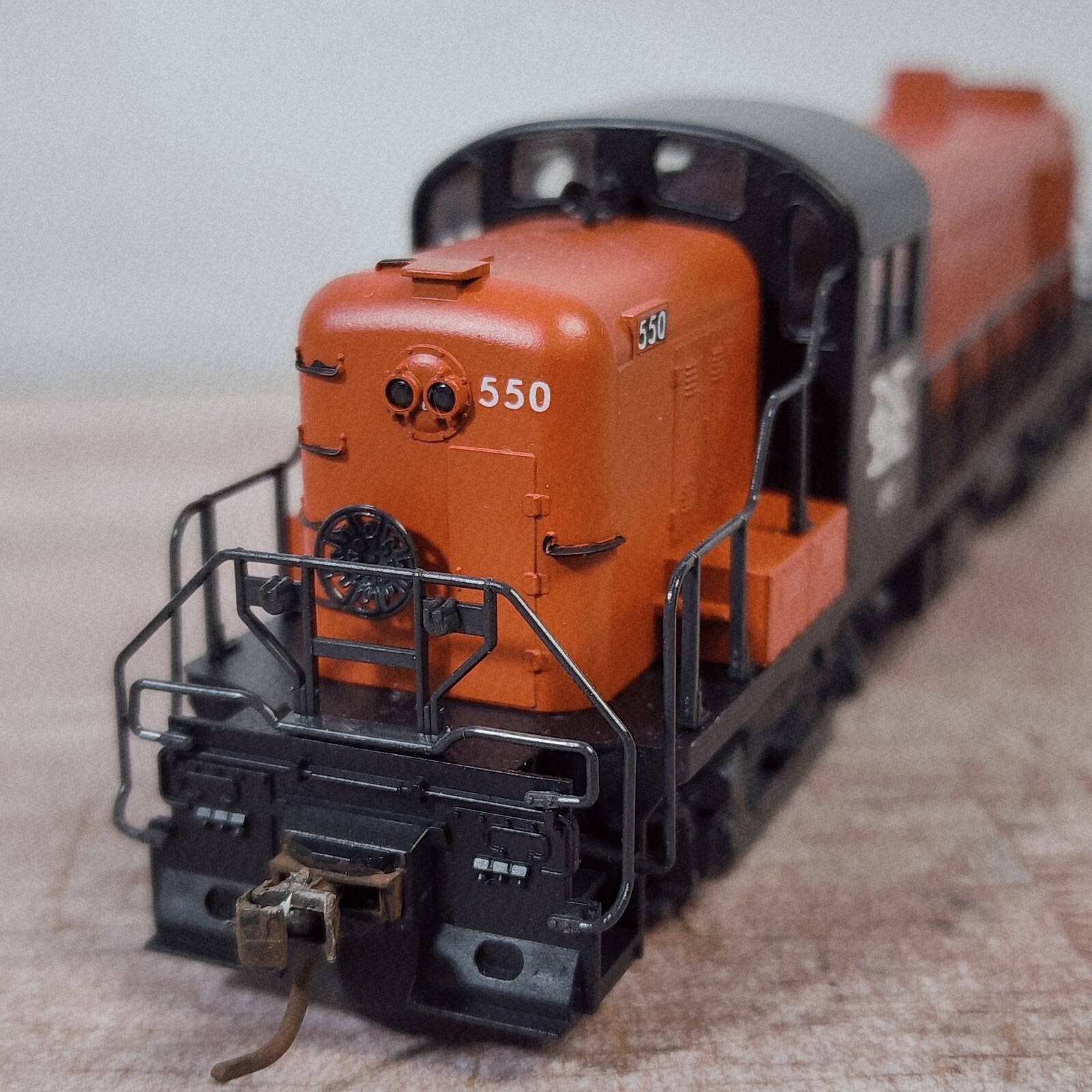 New Haven Railroad ALCO RS-3 Diesel Locomotive 550 Atlas Kato Drive HO Scale