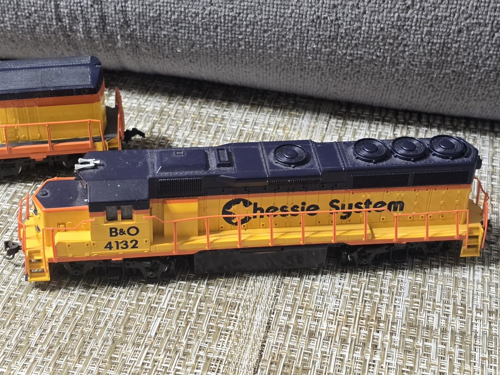 Lot of 2 Bachmann HO Scale Diesel Locomotives-Chessie System B&O & C&O – Powered