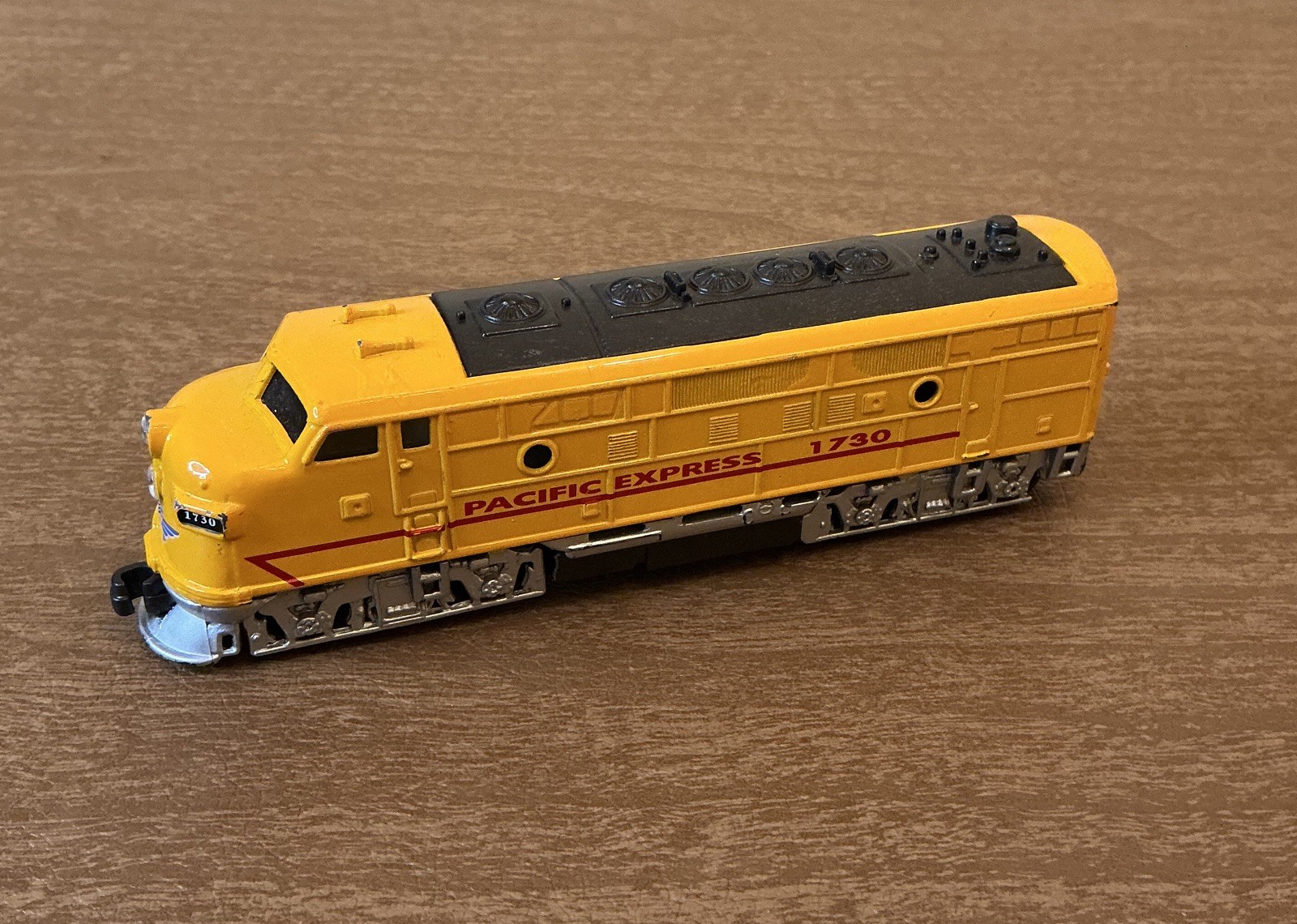 PACIFIC EXPRESS 1730 Pull Back TRAIN Locomotive Engine TOYSMITH