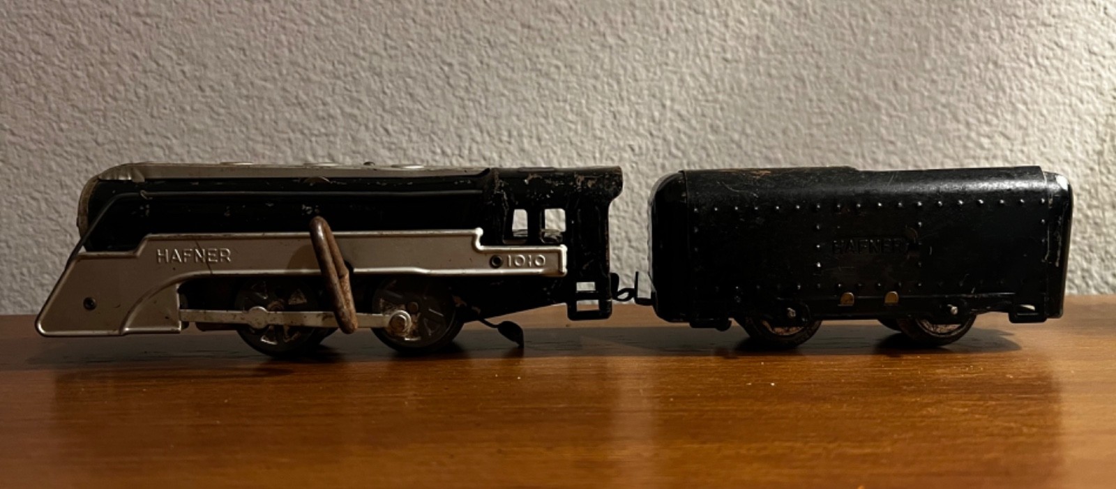 Hafner Trains: Locomotive 1010 & Tender (1940’s)