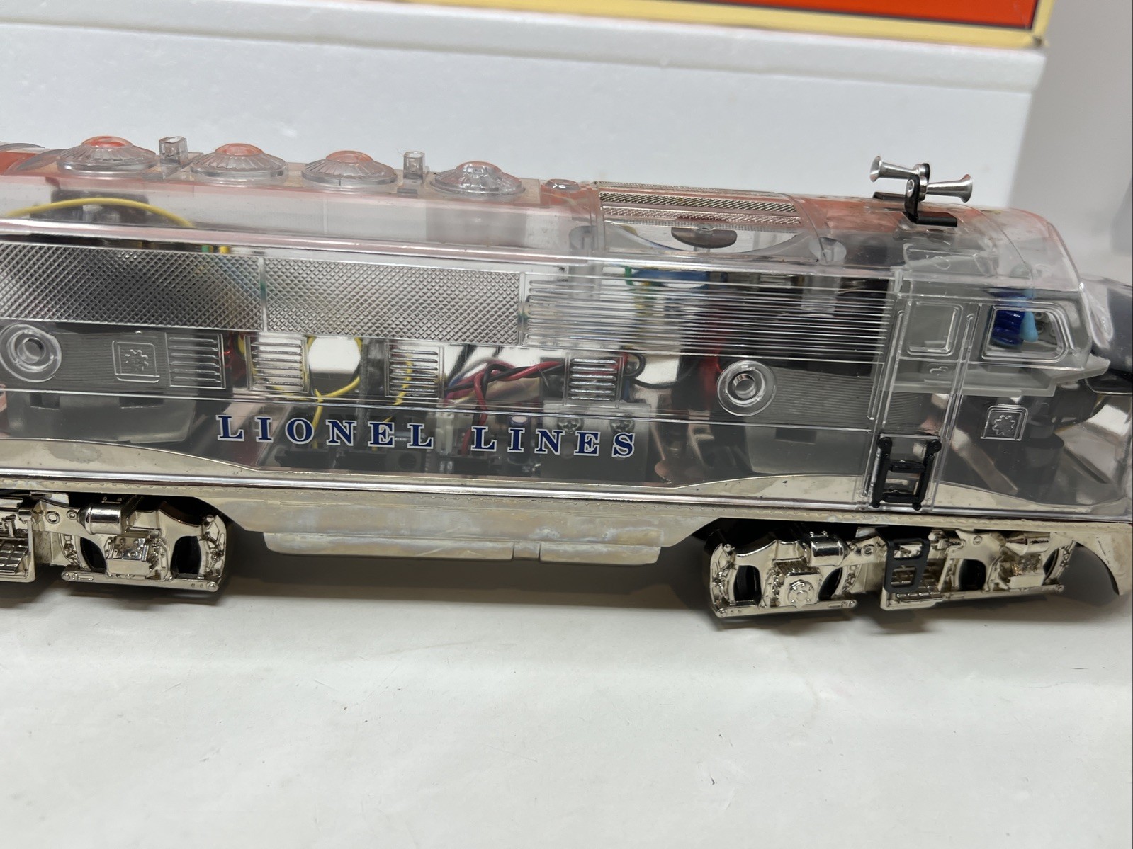 Lionel 6-38151 O Lionel Lines F3A Powered Clear Cab Diesel Locomotive #2000 LN