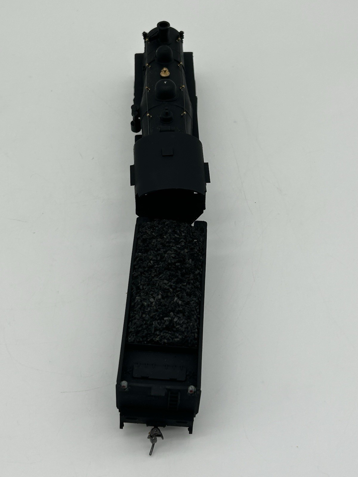 Unbranded Boston/Maine 2-8-0 Steam Locomotive W/tender, tested working HO gauge