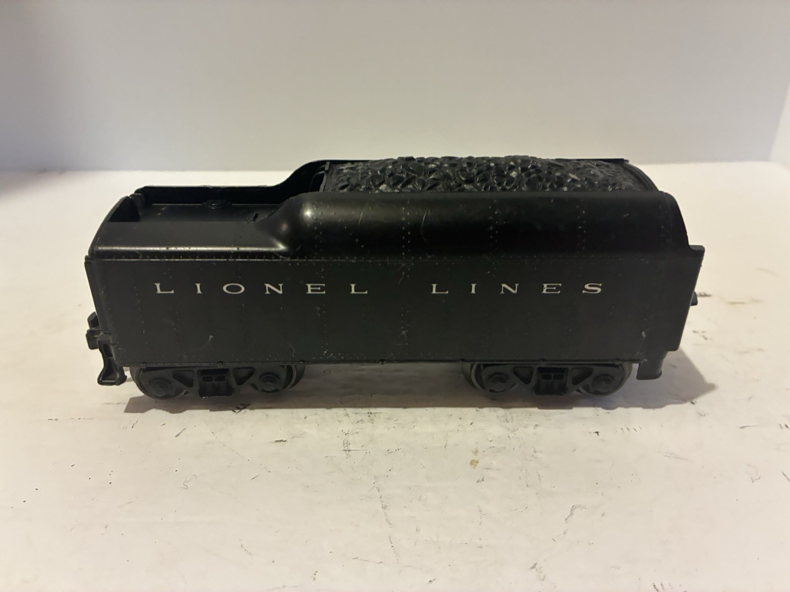 Lionel Modern Era 8902 DC Locomotive With Tender. Tested See Description. Runs.