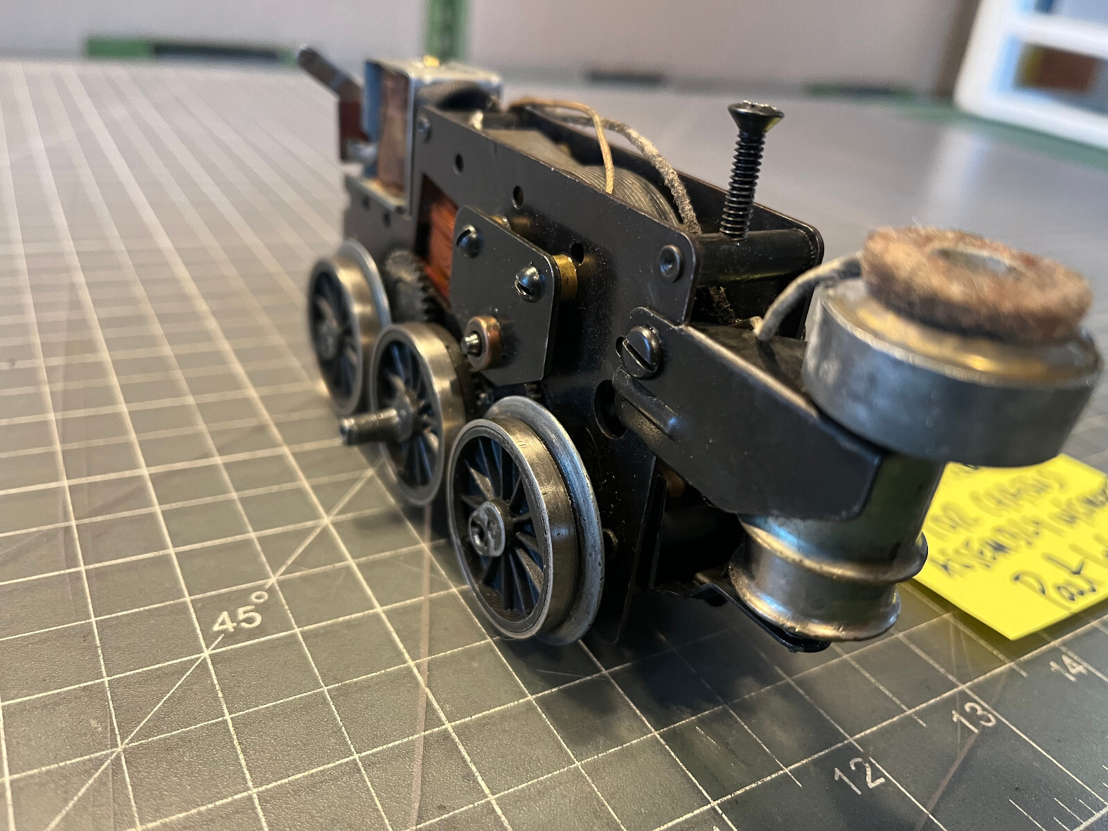 Lionel Train Locomotive 2026 SIX WHEEL MOTOR ASSEMBLY SMOKE UNIT RUNS PART LOT E