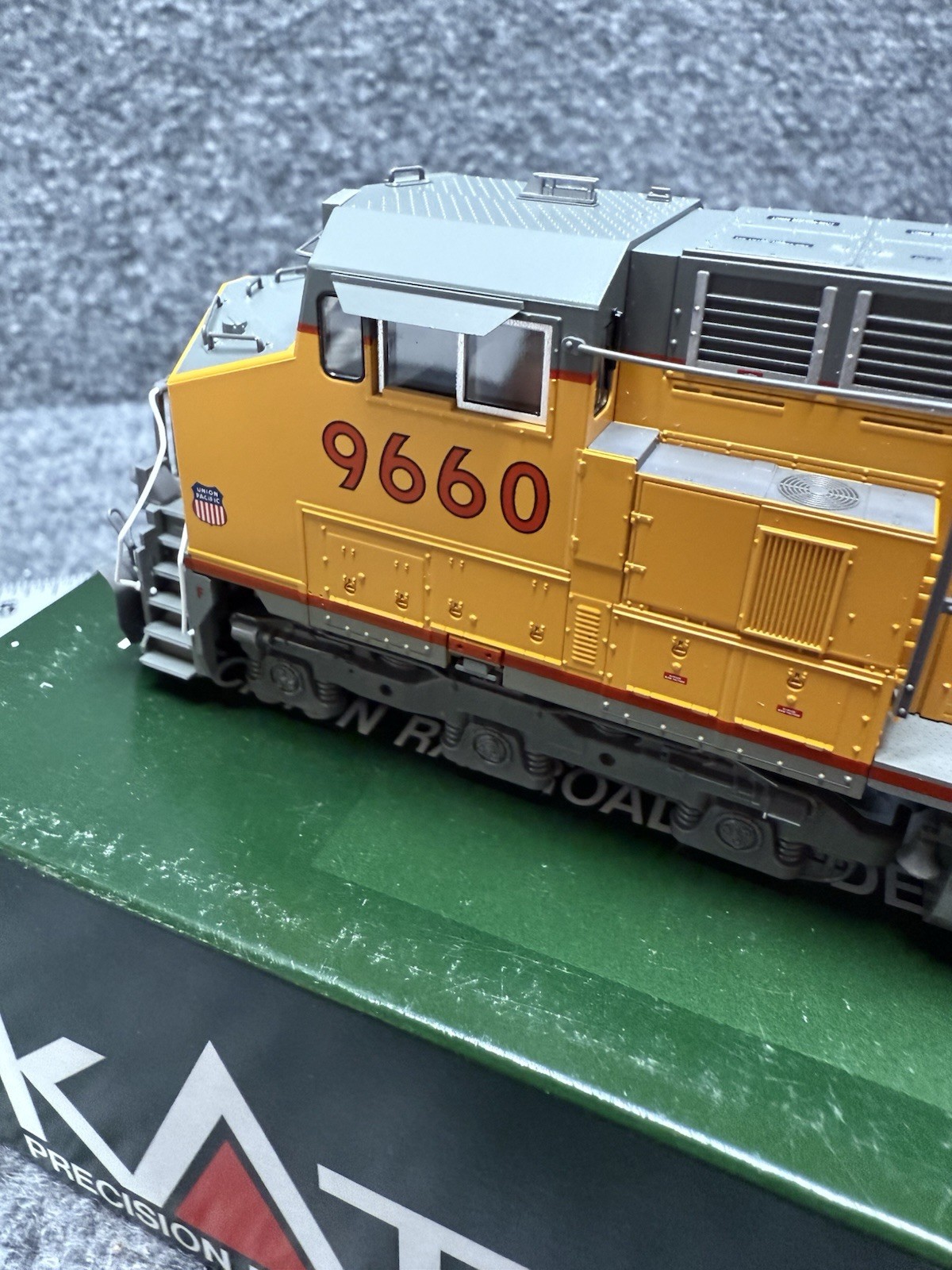 KATO HO Scale #37-6633-LS GE C44-9W Locomotive Union Pacific #9660 w/DCC & Snd
