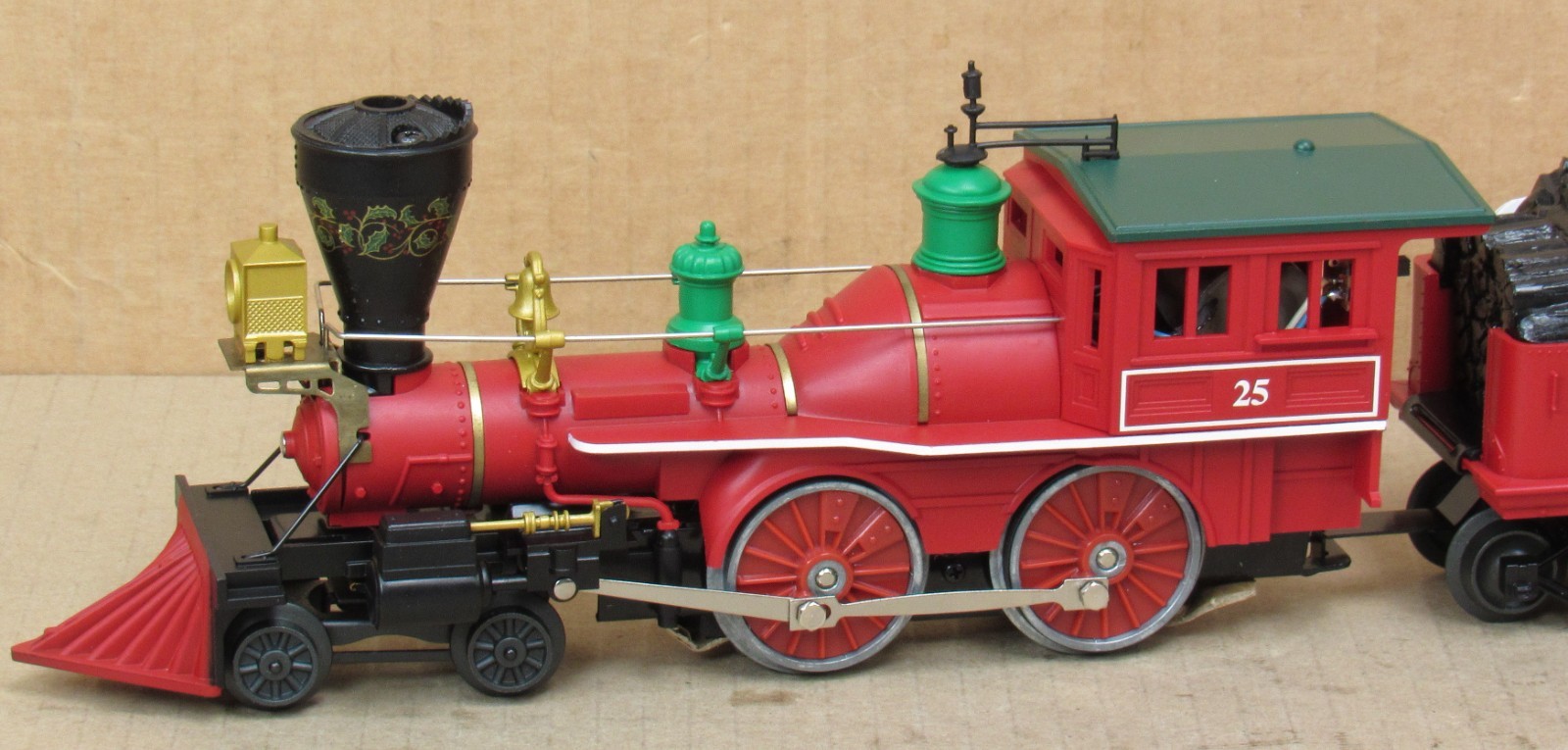 Lionel 18732 Christmas 4-4-0 “General” Steam Engine w/Smoke O-Gauge NOS *