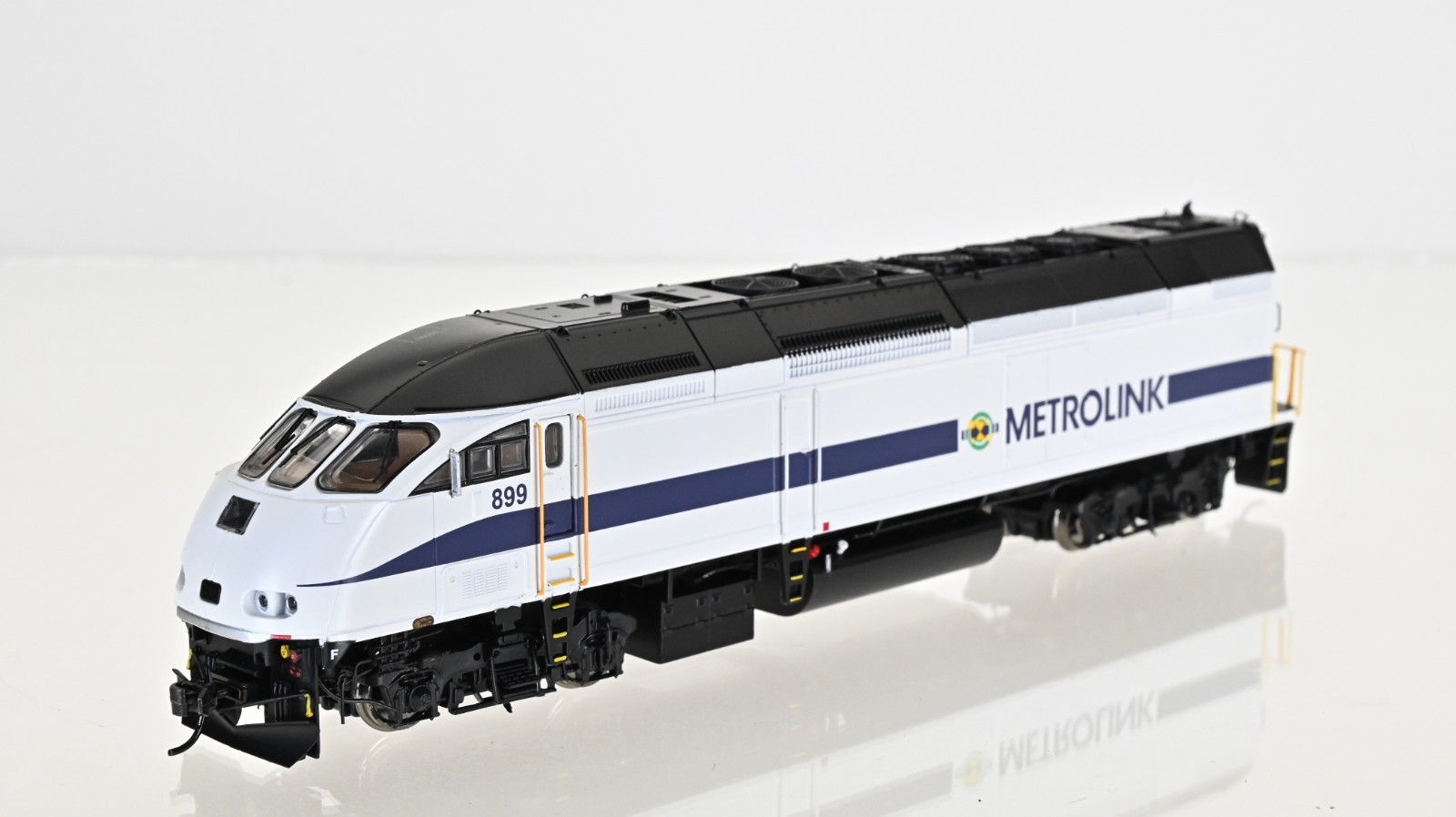 True Line Trains MP36 Metrolink SCAX DCC w/Sound HO scale