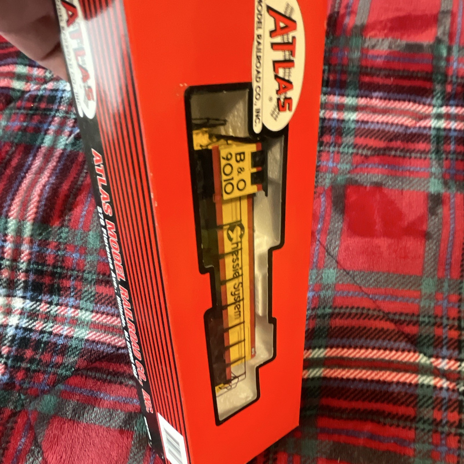 Atlas HO Scale Alco S-4 Diesel Locomotive Chessie System B&O 9010 #8752
