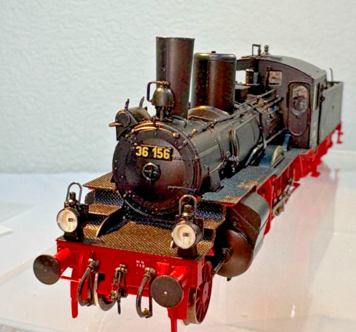 HO Scale Roco Deutsche Bundesbahn BR 036 4-6-2 Locomotive #18 316 DC Powered