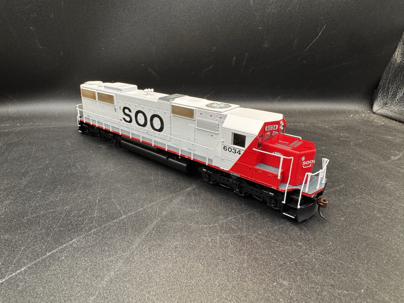 Athearn RTR 6034 Soo Line SD60 Red/White Ho Scale DC/DCC Ready 79863