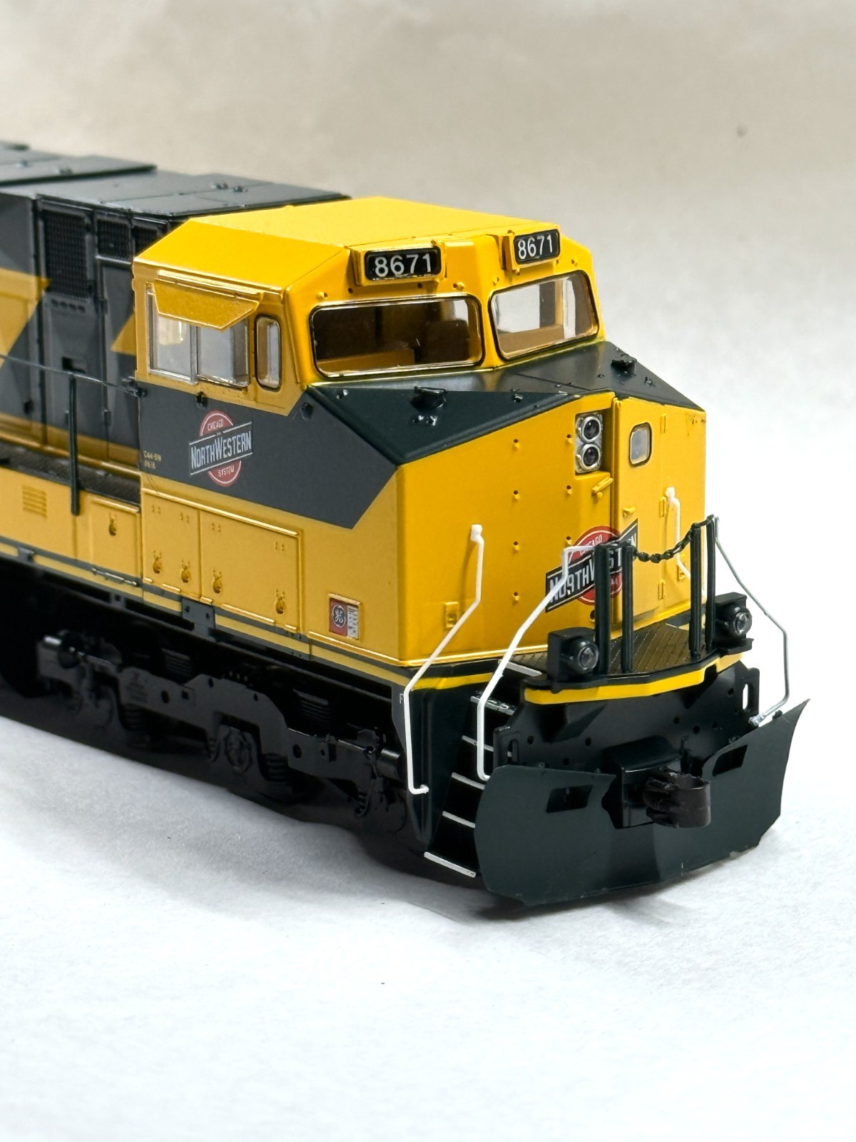 ScaleTrains HO GE C44-9W CNW #8671 DCC/Sound/NIB, “Tested”!!!