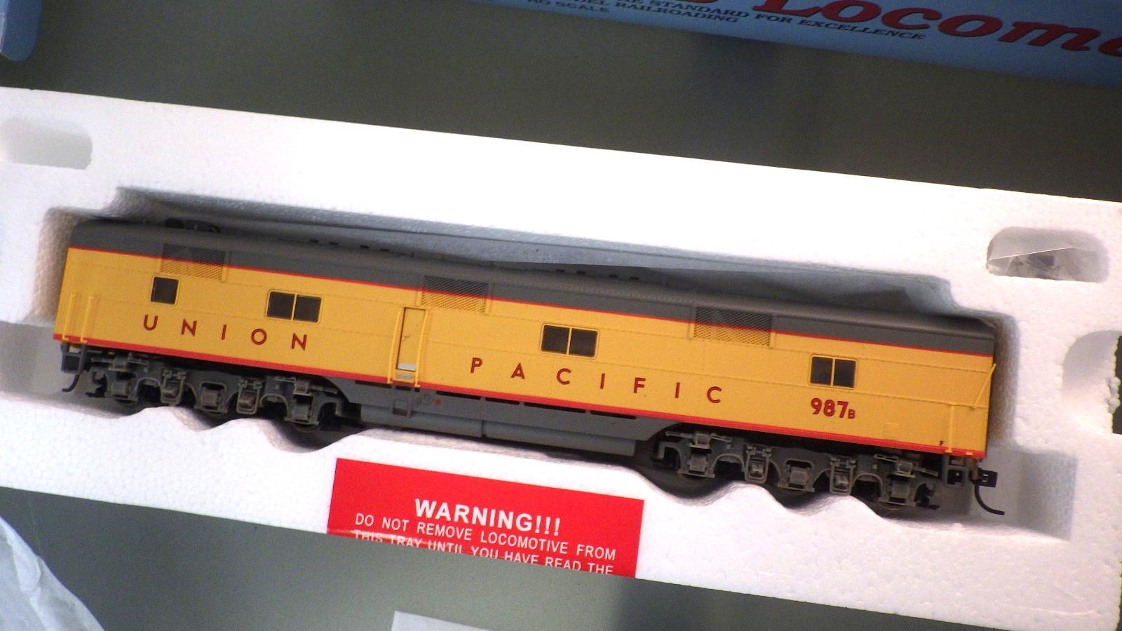 HO-Proto 2000 E6A POWERED Locomotive & Unpowered E6B in Box UP #987 * Runs Slow