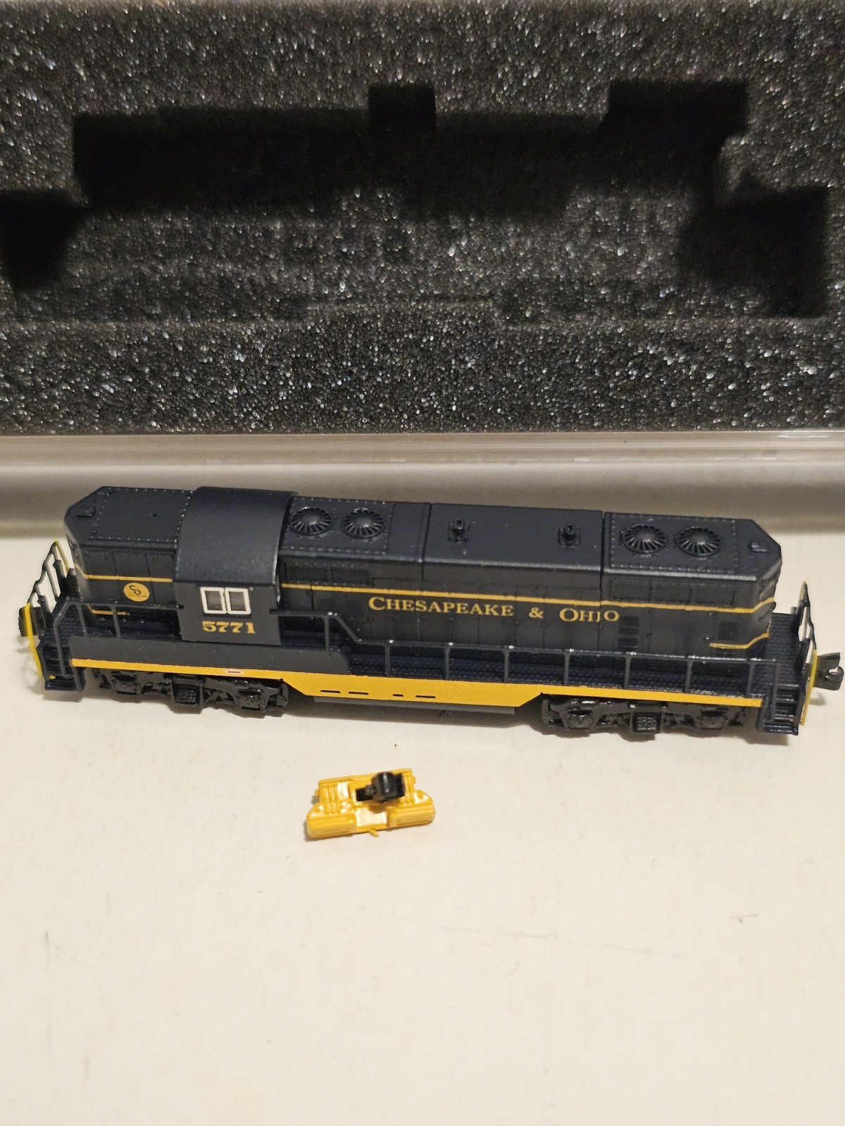 AZL Z Scale C&O GP7 Loco 6202. RD #5771 American Z Line Chesapeake & Ohio