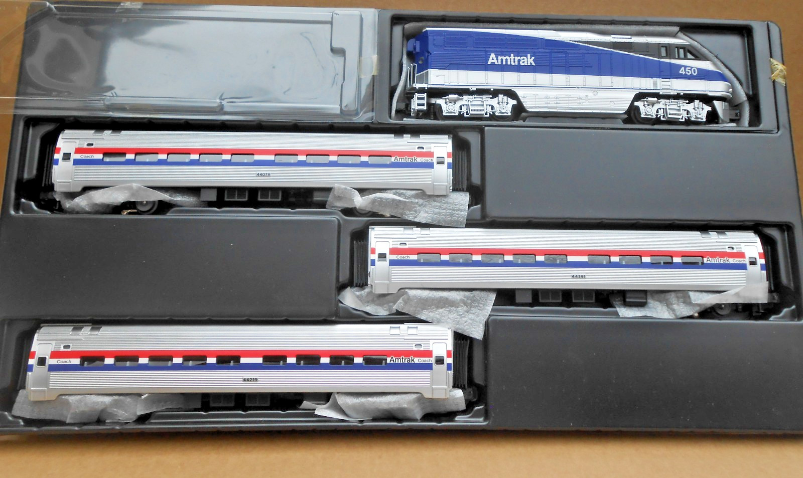 MTH Amtrak F59PH w/ Proto-Sound 2.0, and 3 Amfleet 60′ Passenger Cars