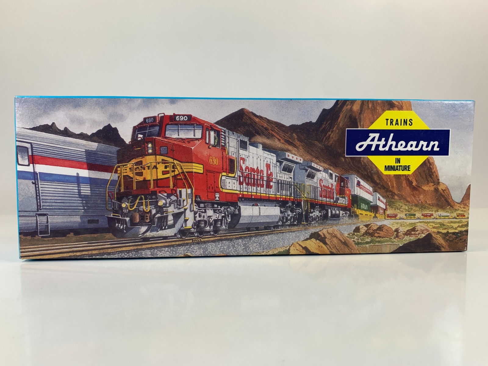 Bachmann Spectrum HO 87016 EMD F40 PH Amtrak Phase 3 Dummy #214 (Weathered)