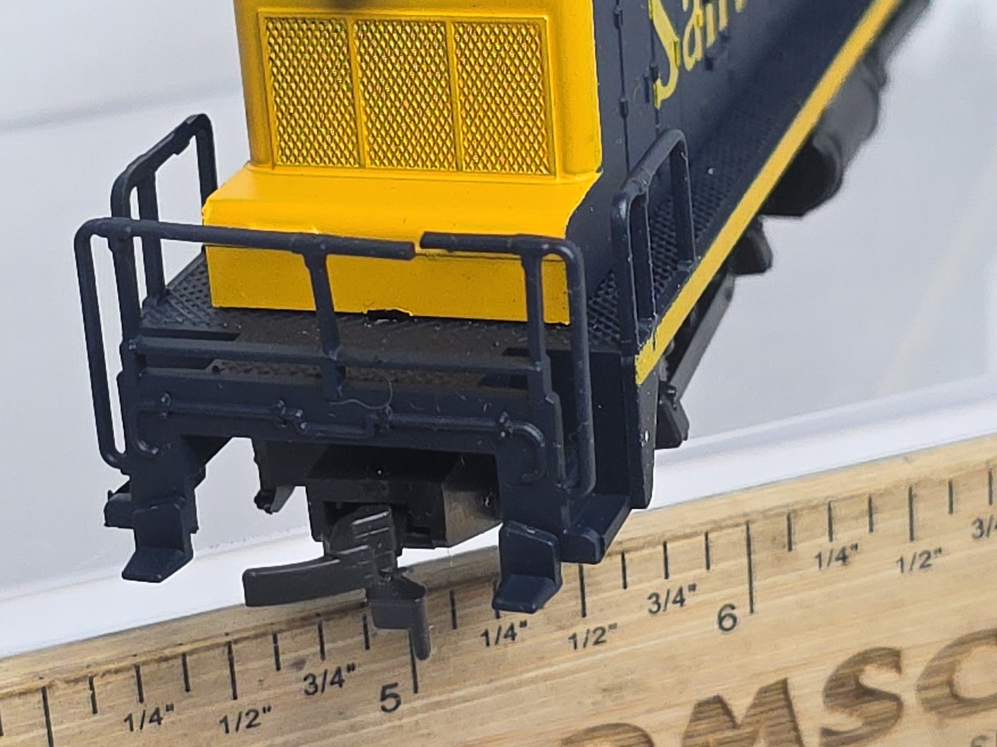 AHM Ho Scale 5014e Santa FE 2325 Switcher Diesel Loco LNIB Runs Well