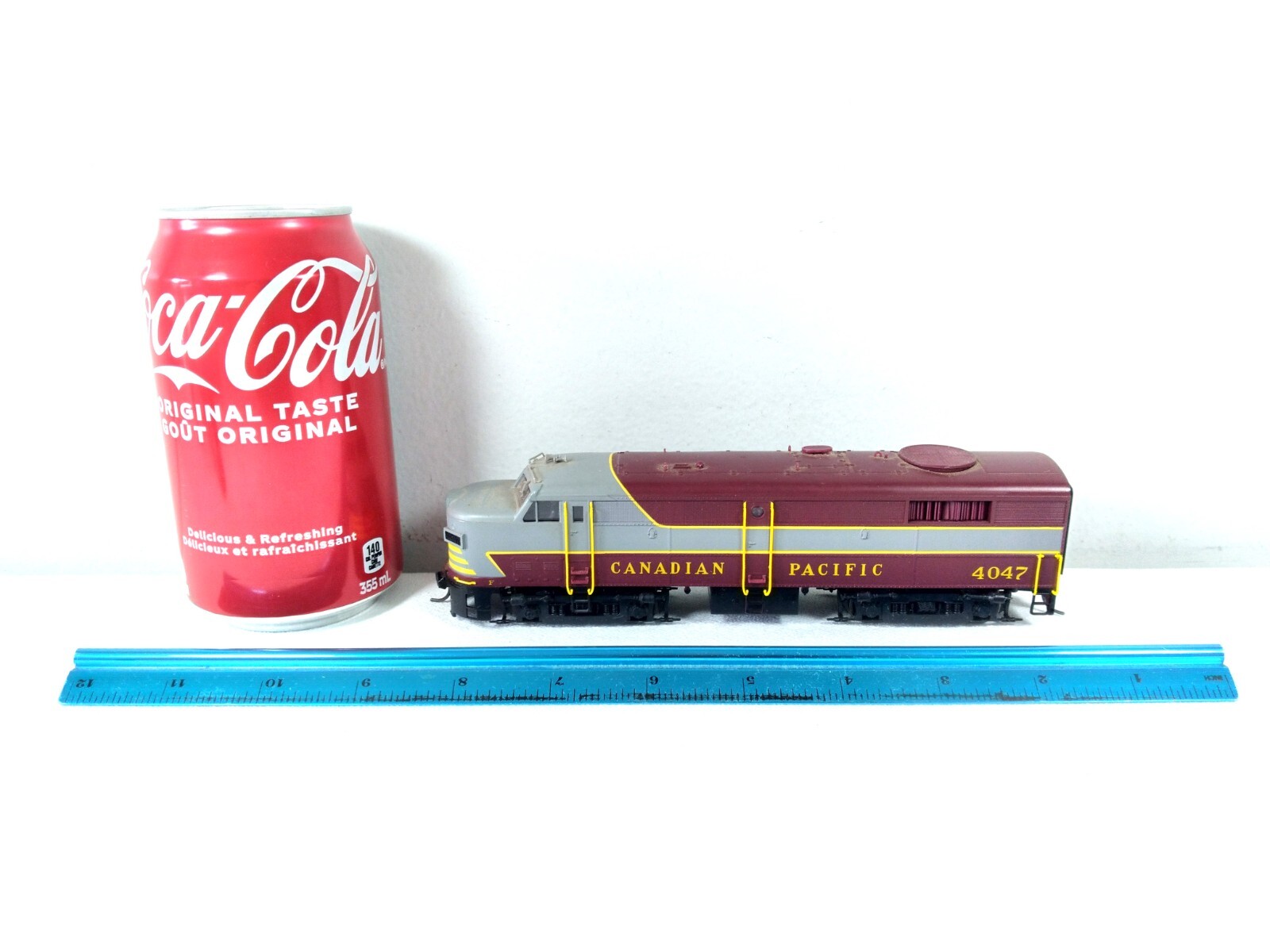 HO Train Life-Like Proto CPR #4047 Alco FA2 Locomotive – Powered