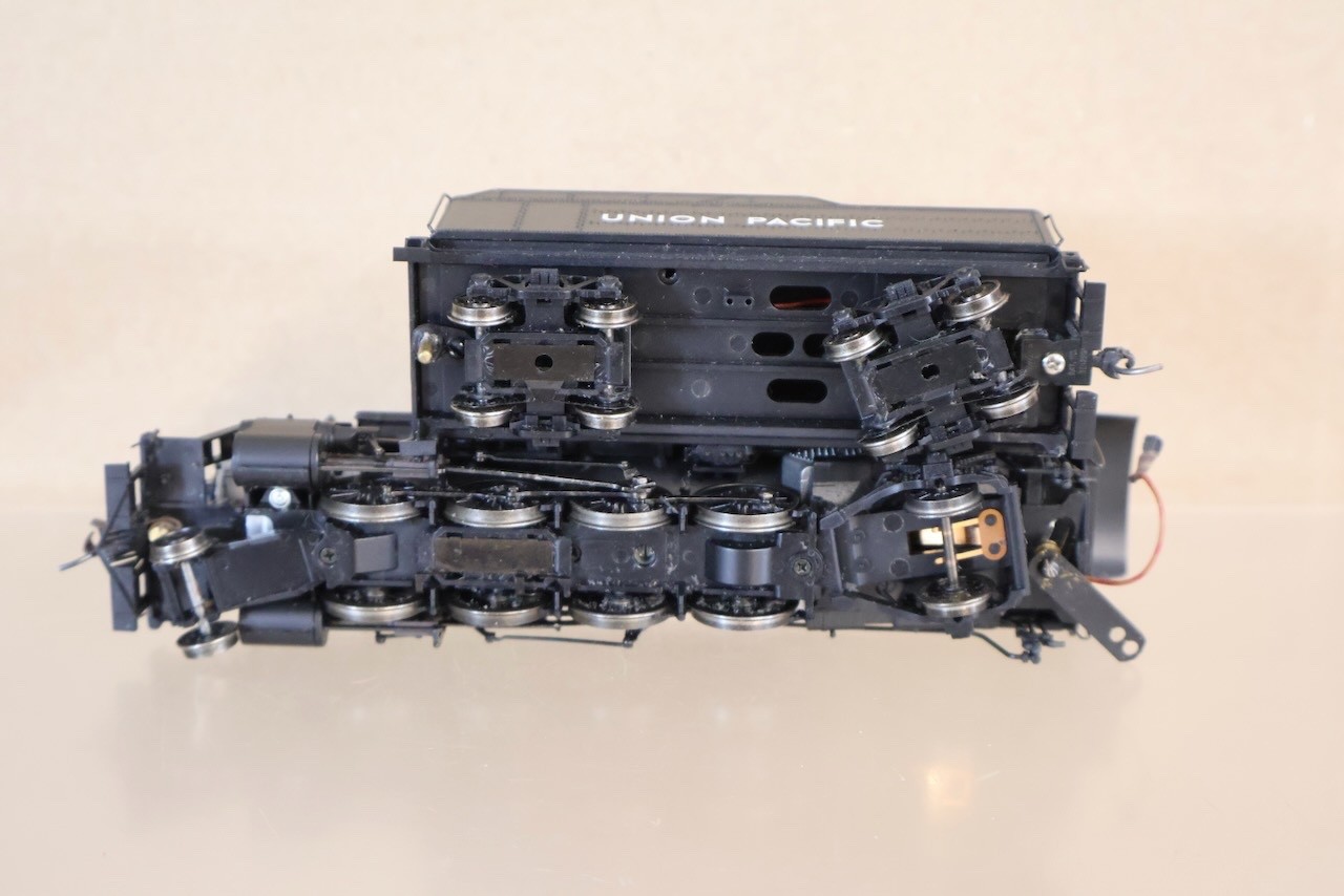 TRIX 22803 ANALOGUE NEW YORK CENTRAL NYC 2-8-0 USRA MIKADO LOCOMOTIVE 11890 on