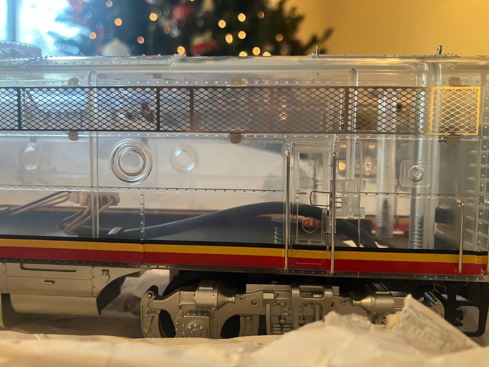 MTH DAP 20-80002A Santa Fe Clear Body F-3 Diesel ABA w/BCR, Paper & Red Ribbons