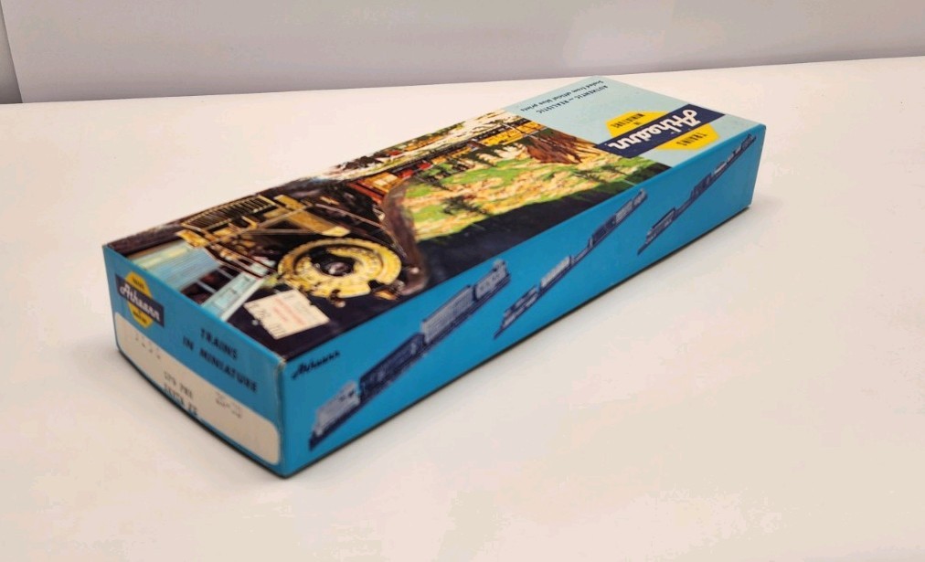 VINTAGE ATHEARN HO GP9 SANTA FE 8517 POWERED DIESEL LOCOMOTIVE NOS MINT B17