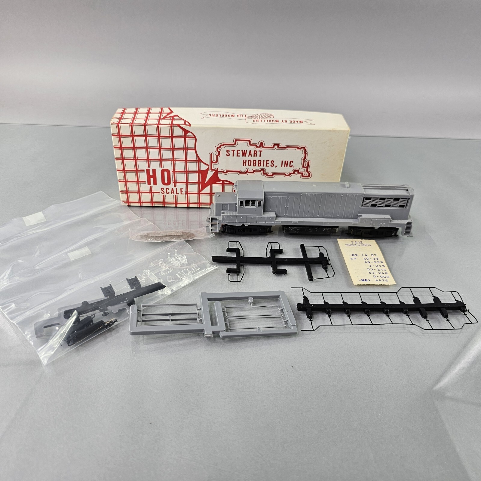 Stewart Hobbies HO GE U25B Powered Diesel Undecorated Train Kit 7000 Phase II