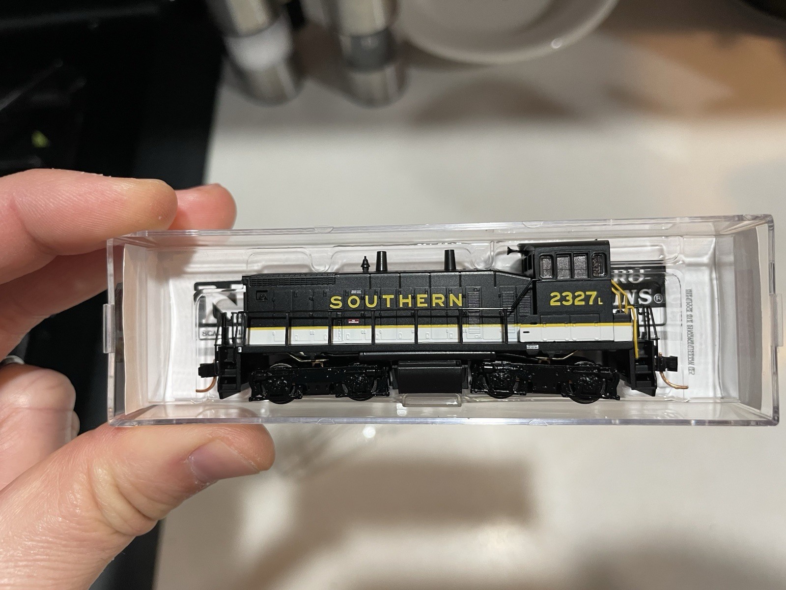 Micro-Trains Line SW1500 Diesel Locomotive Southern N Scale 986 00 122