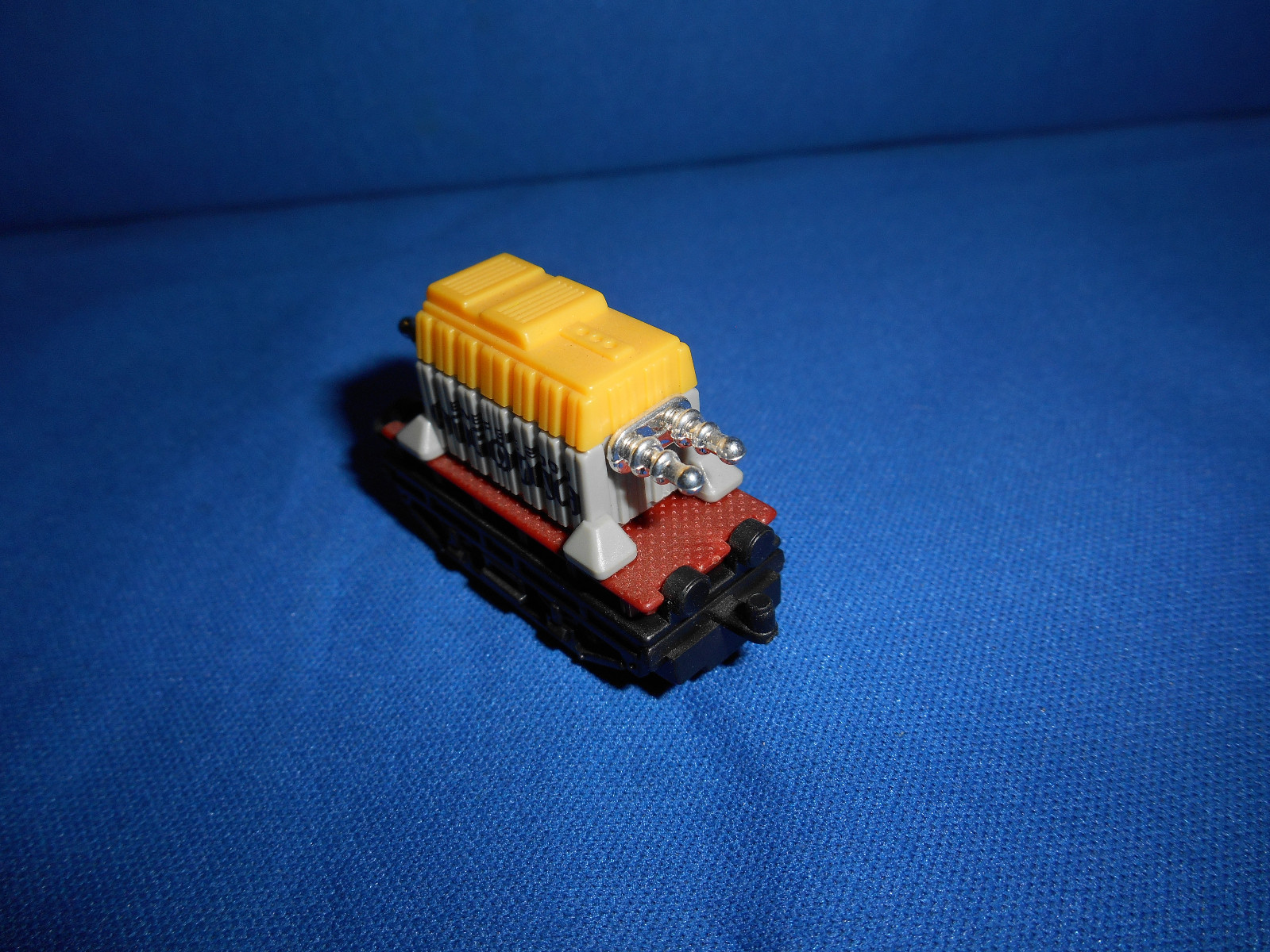 FREIGHT Rail TRAIN w/ TRANSFORMER Wagon CAR Plastic Kinder Surprise Egg N Scale