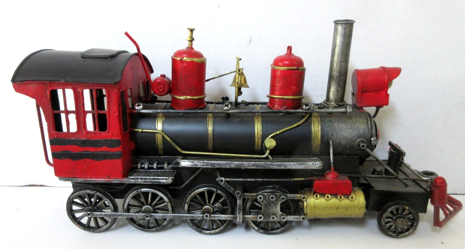 G SCALE SIZE CUSTOM MADE METAL 2-8-0 DISPLAY STEAM ENGINE