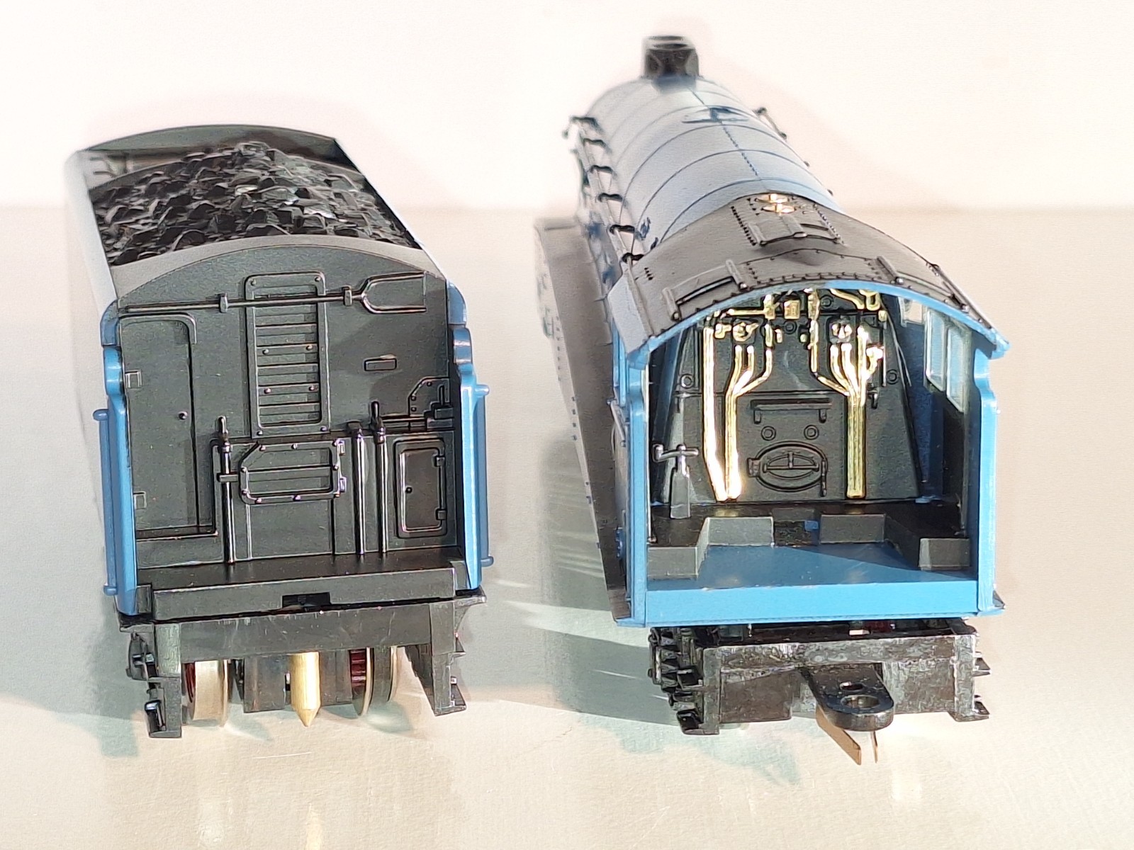 Hornby R077 LNER A4 Class Mallard. New Old Stock. Mint Cond. Boxed. 2 Rail DC.OO