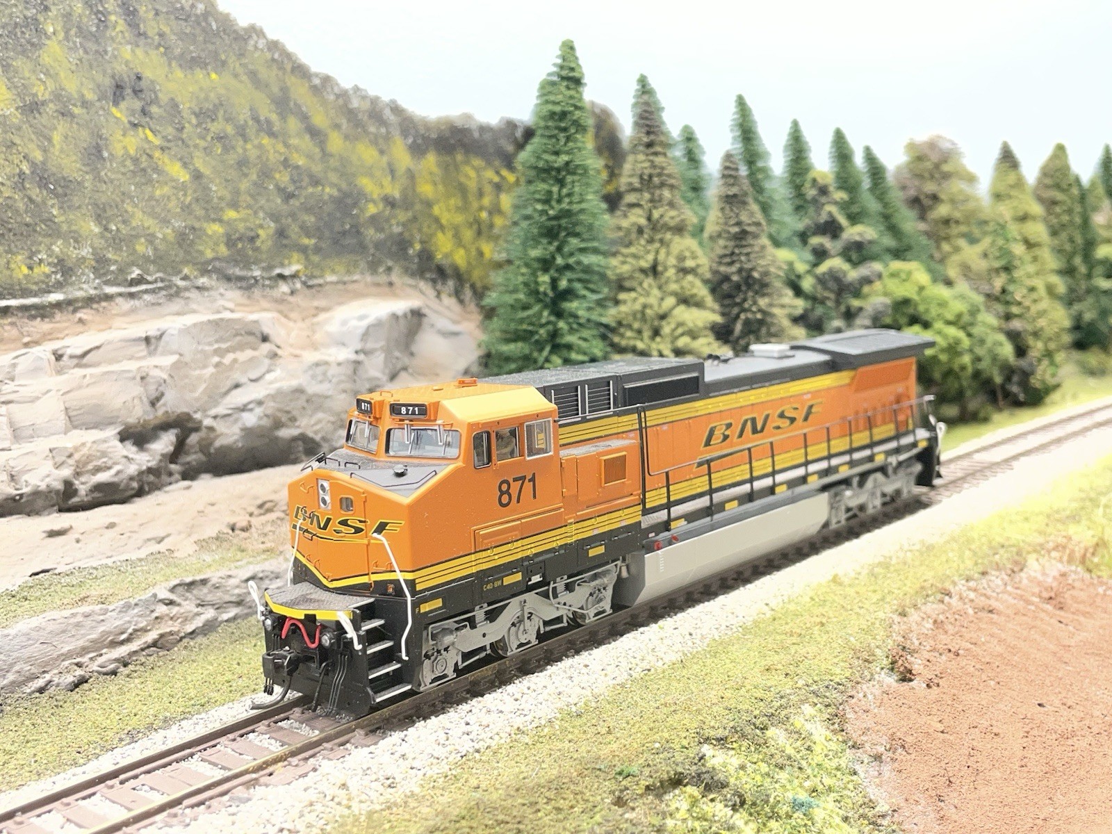 BNSF “H3 repaint” – HO Dash 8-40CW LOCOMOTIVE Atlas Master With DCC And Sound