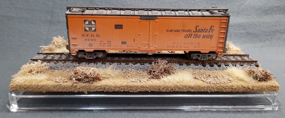 HO SCALE 9″ SINGLE TRACK DISPLAY CASE – “DESERT SCENE”- ANY HO TRAINS