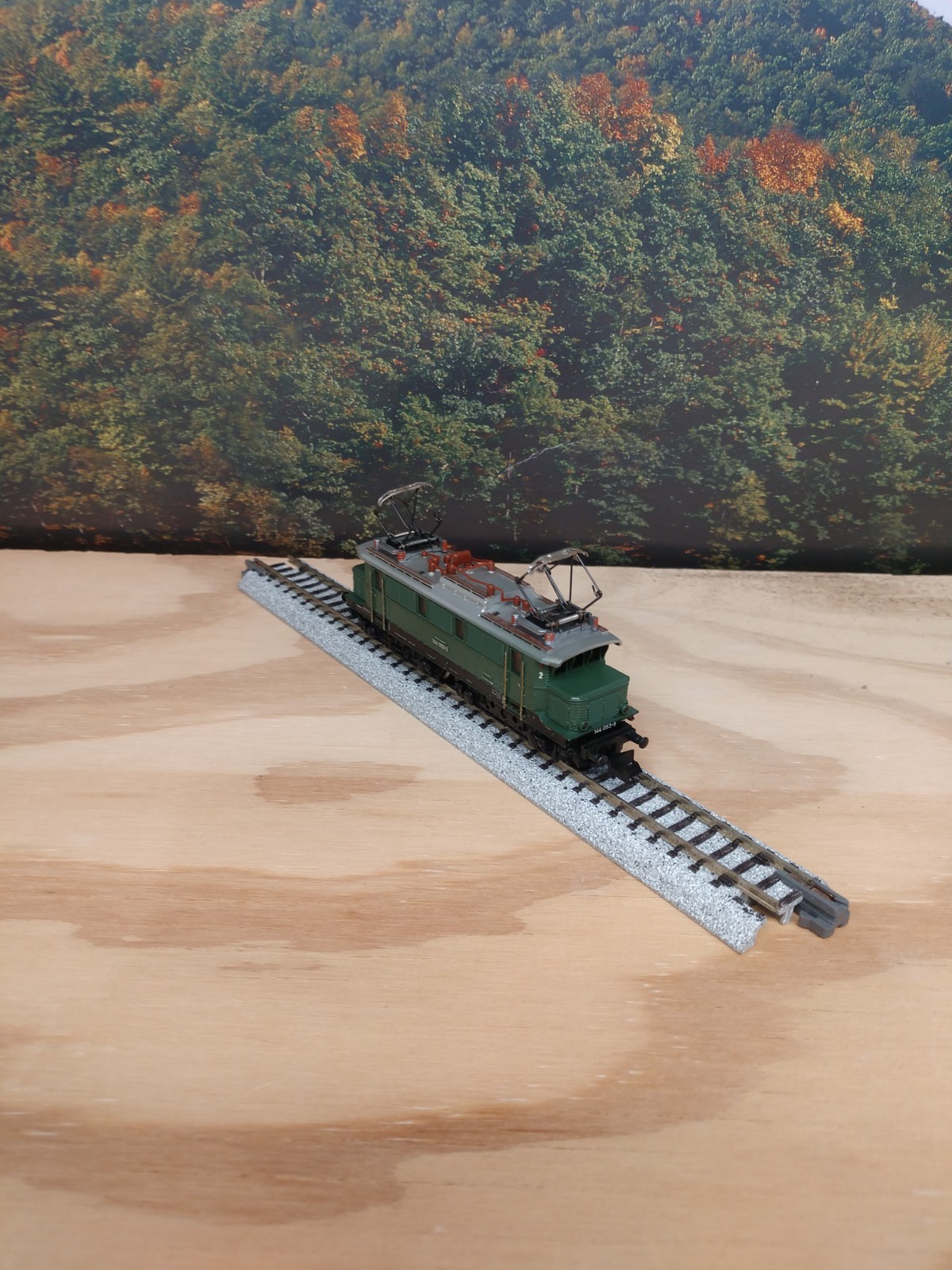 Minitrix N scale European 4 axle Electric Loco – Item #2033 NEW