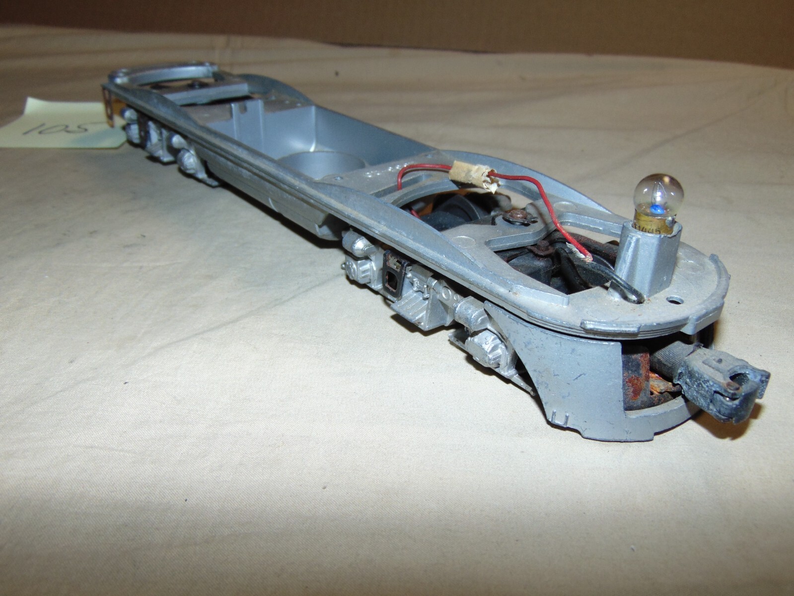 LIONEL 2353 SANTA FE LIGHTED A UNIT CHASSIS WITH BATTERY DOOR #105